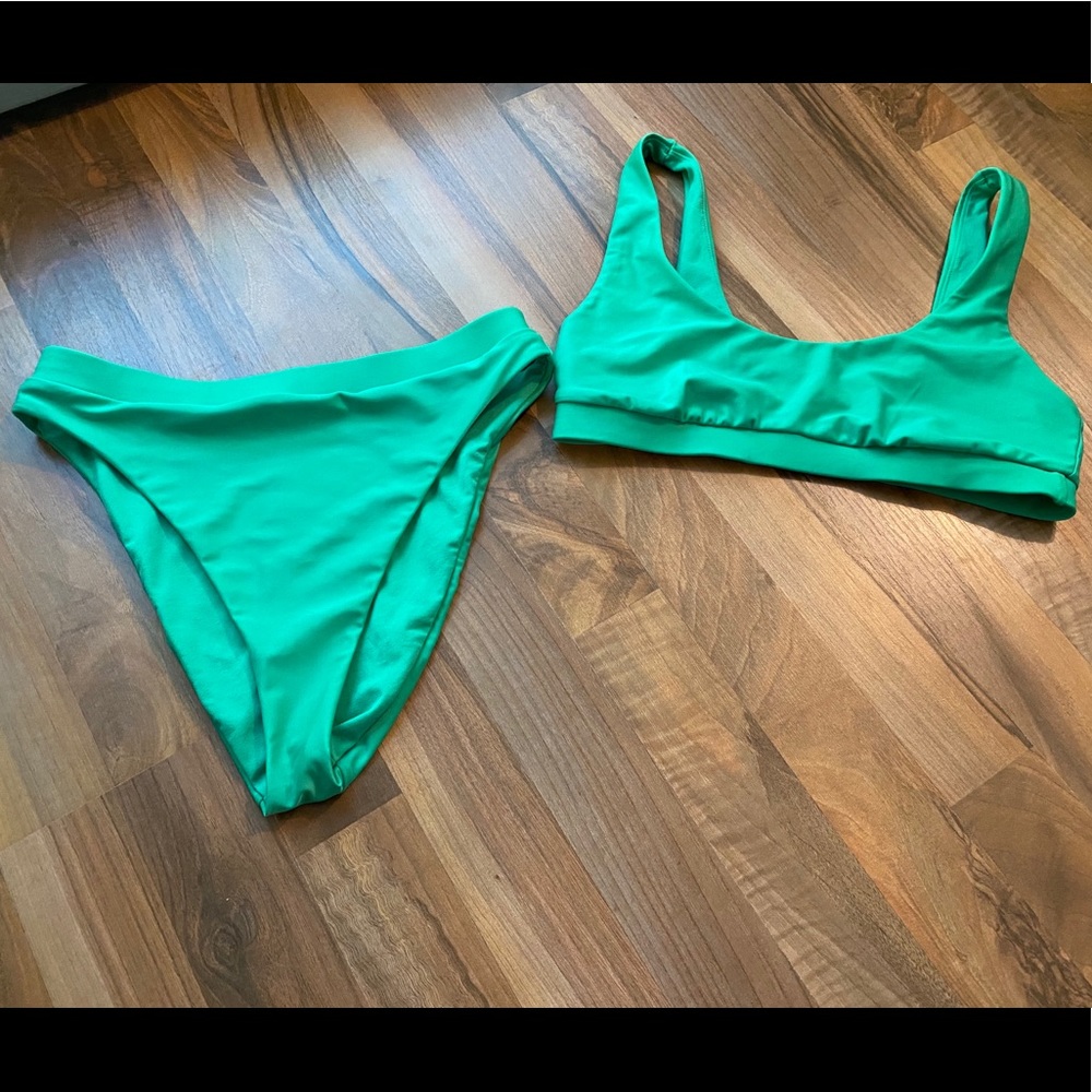 Bikini top and high rise bottoms